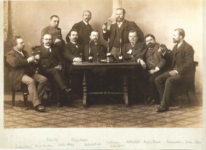 1. Vater Ernst Otto Horn im Stadtratskegelklub, rechts im Bild, um 1896 (STAM